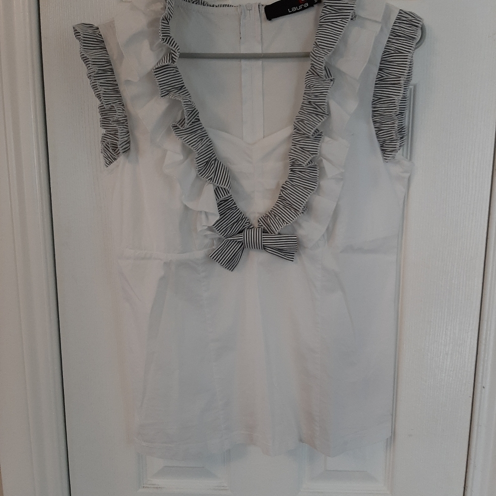 White frilly tank top detail
